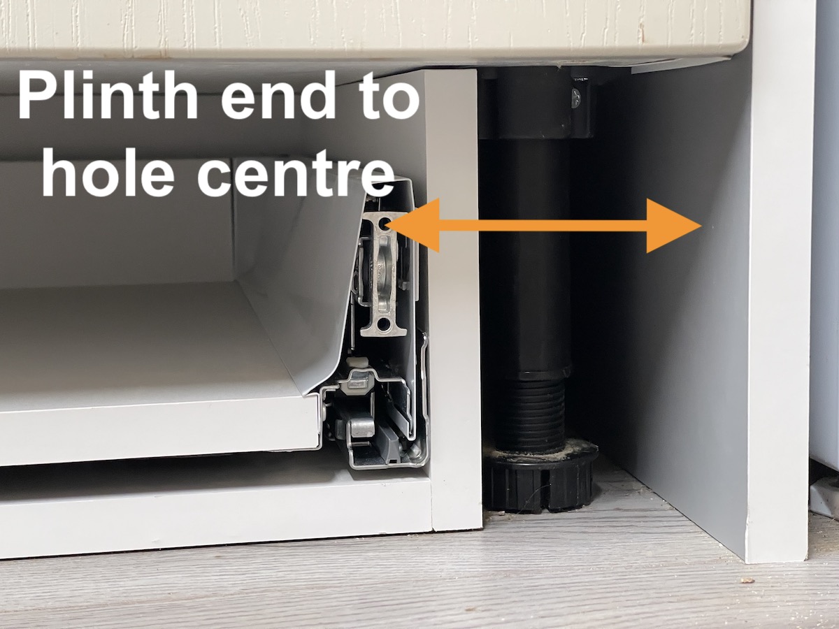 Measure for drawer fixing bracket position